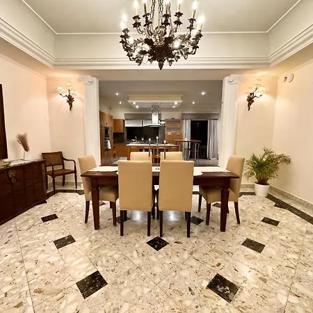 ヴィラ Madliena Hills Mansion *