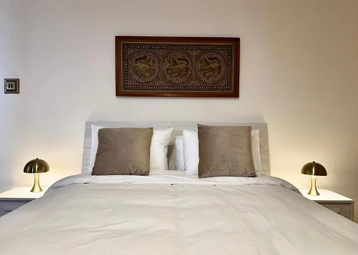 וילה Madliena Hills Mansion *