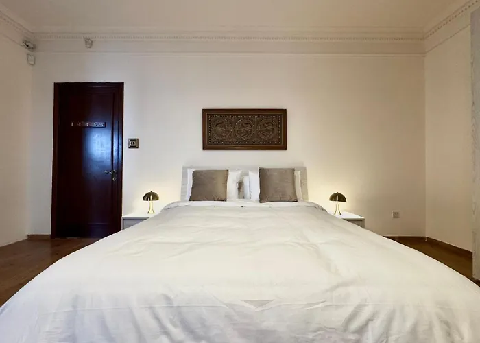 Madliena Hills Mansion Villa *