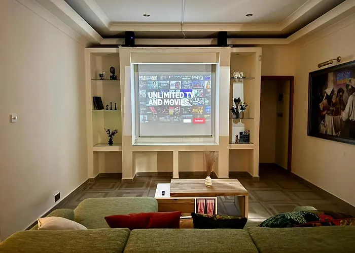 וילה Madliena Hills Mansion