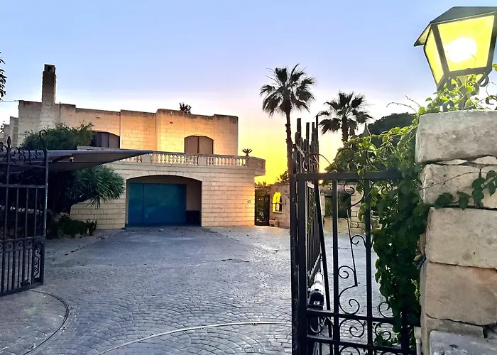 וילה Madliena Hills Mansion